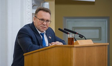 Евгений Солнцев впервые отчитался перед депутатами Заксобрания